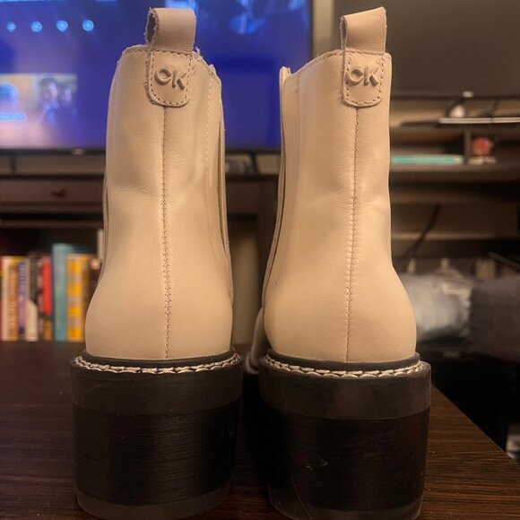 Calvin Klein Womens Amina Ivory Leather Block Heel Chelsea Boots - Picture 2 of 7
